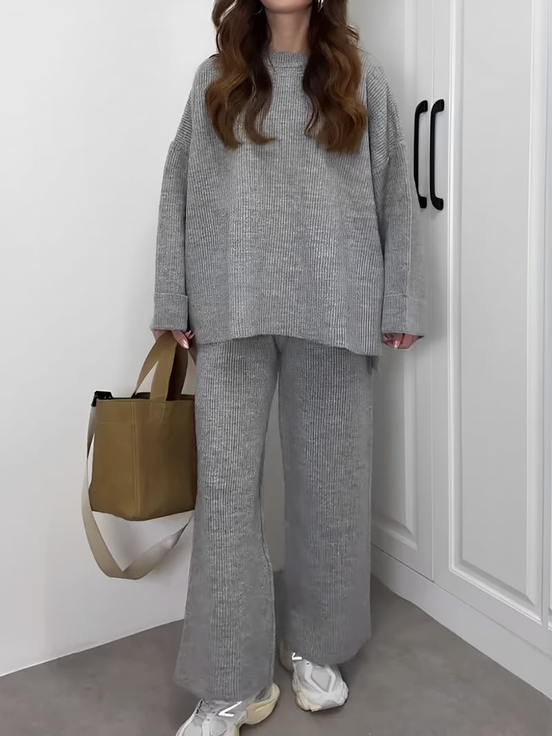 Conjunto Feminino de Tricô Canelado com Suéter Oversized Mullet e Calça com Cintura Alta Elástica - Elis