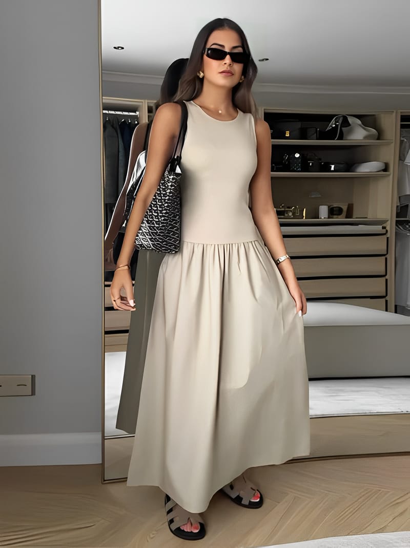 Vestido Longo Canelado com Modelagem Evasê e Detalhes Plissados – Maia