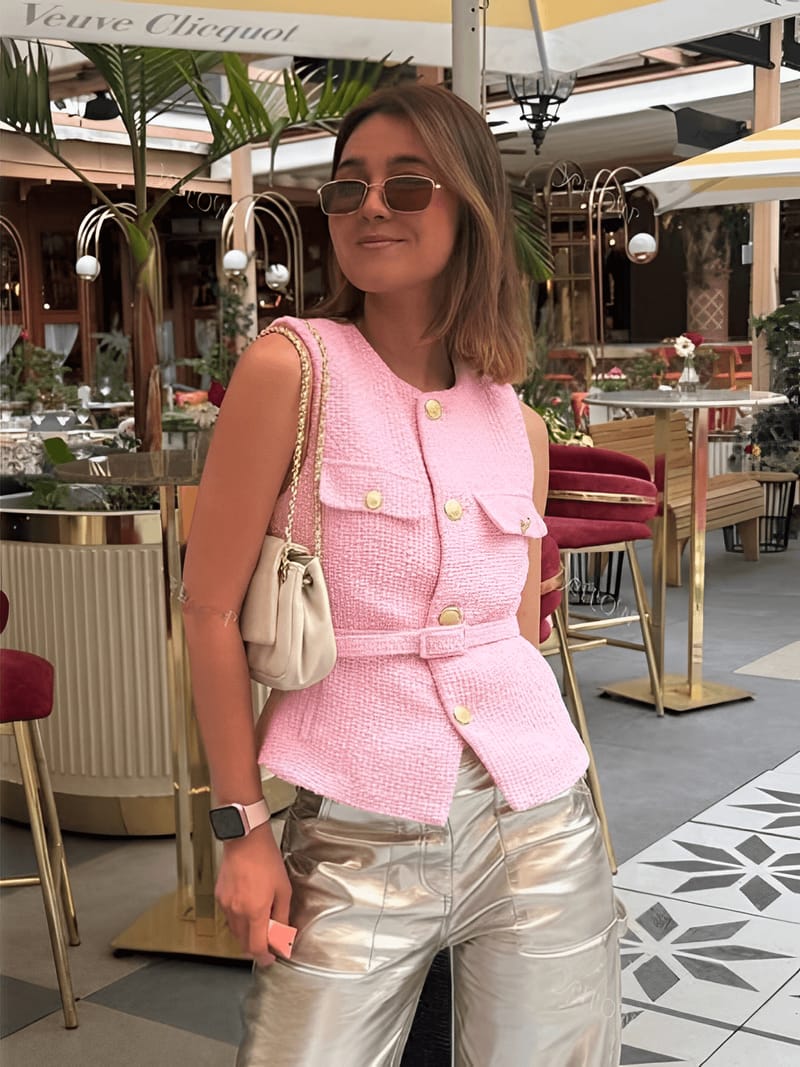 Colete Feminino Tweed Acinturado com Cinto e Bolsos Decorativo - Corine