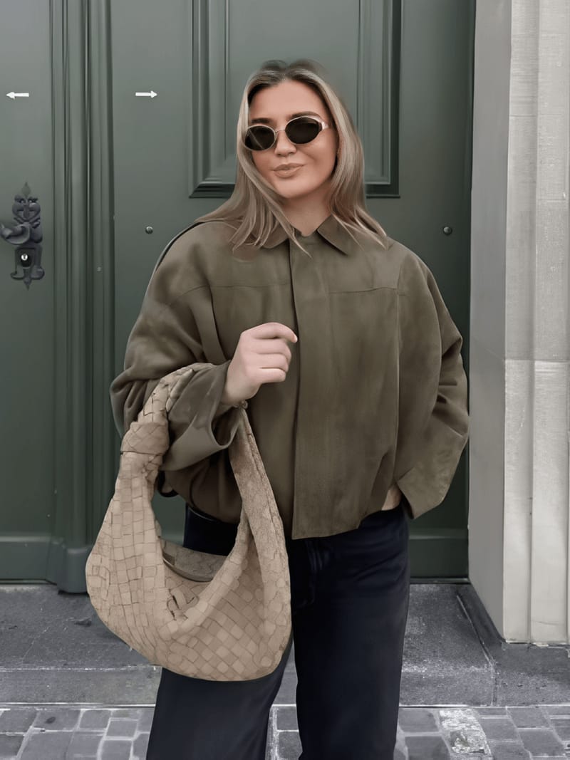 Jaqueta Bomber Oversized em Camurça com Recortes – Ione